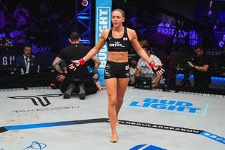 Dakota Ditcheva feet photo thumbnail