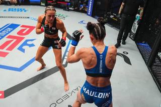 Dakota Ditcheva feet photo thumbnail