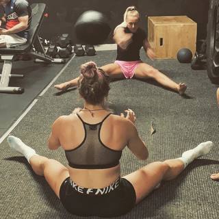 Dakota Ditcheva feet photo thumbnail