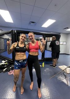 Dakota Ditcheva feet photo thumbnail