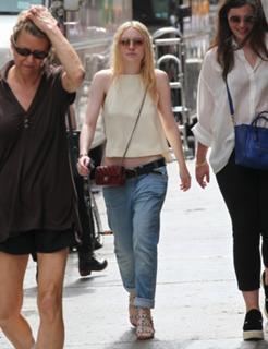 Dakota Fanning feet photo thumbnail
