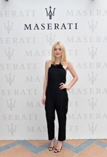 Dakota Fanning feet photo thumbnail