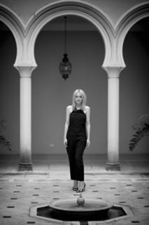 Dakota Fanning feet photo thumbnail