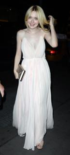 Dakota Fanning feet photo thumbnail