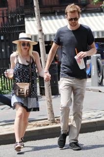 Dakota Fanning feet photo thumbnail