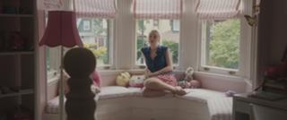 Dakota Fanning feet photo thumbnail