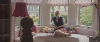 Dakota Fanning feet photo thumbnail