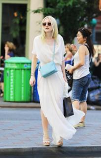 Dakota Fanning feet photo thumbnail