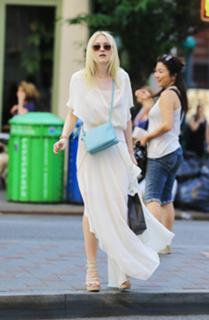 Dakota Fanning feet photo thumbnail
