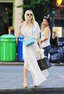 Dakota Fanning feet photo thumbnail