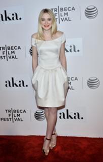 Dakota Fanning feet photo thumbnail