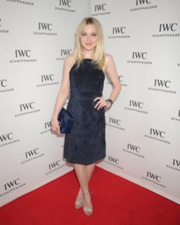 Dakota Fanning feet photo thumbnail