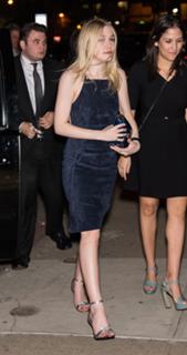 Dakota Fanning feet photo thumbnail