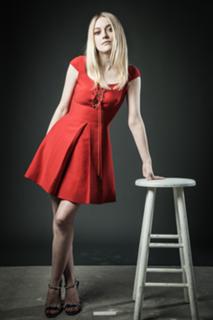 Dakota Fanning feet photo thumbnail