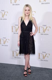Dakota Fanning feet photo thumbnail
