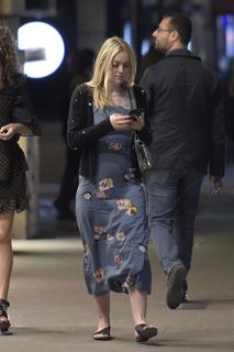Dakota Fanning feet photo thumbnail