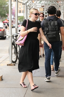 Dakota Fanning feet photo thumbnail
