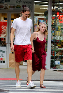 Dakota Fanning feet photo thumbnail
