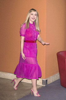 Dakota Fanning feet photo thumbnail