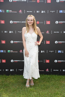 Dakota Fanning feet photo thumbnail
