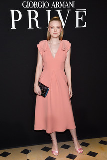 Dakota Fanning feet photo thumbnail
