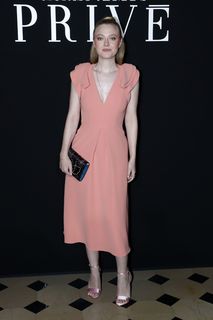 Dakota Fanning feet photo thumbnail
