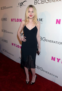 Dakota Fanning feet photo thumbnail