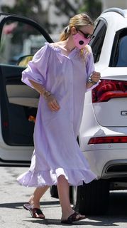 Dakota Fanning feet photo thumbnail