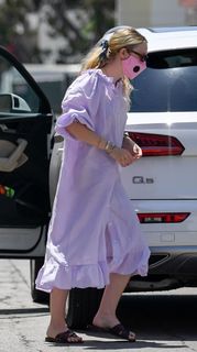 Dakota Fanning feet photo thumbnail