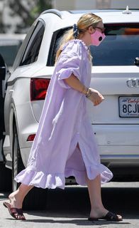 Dakota Fanning feet photo thumbnail