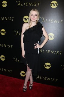 Dakota Fanning feet photo thumbnail