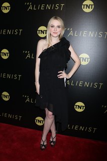 Dakota Fanning feet photo thumbnail