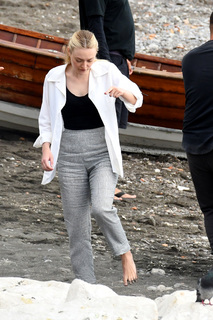 Dakota Fanning feet photo thumbnail