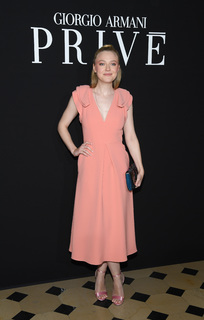 Dakota Fanning feet photo thumbnail