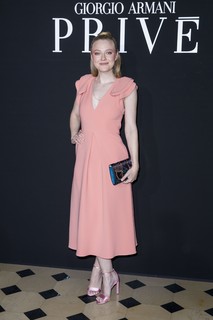 Dakota Fanning feet photo thumbnail