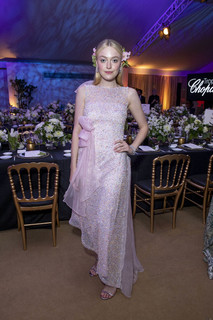 Dakota Fanning feet photo thumbnail