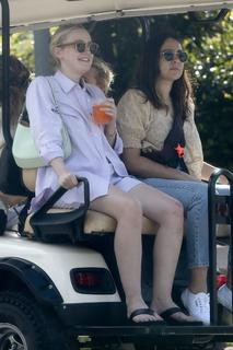Dakota Fanning feet photo thumbnail