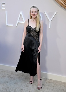 Dakota Fanning feet photo thumbnail