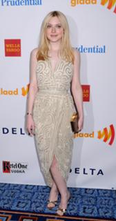 Dakota Fanning feet photo thumbnail