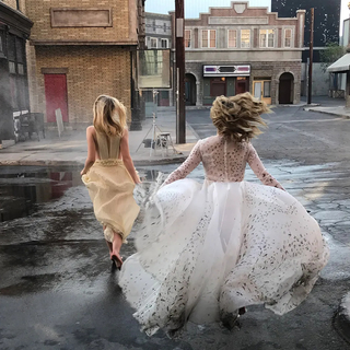 Dakota Fanning feet photo thumbnail