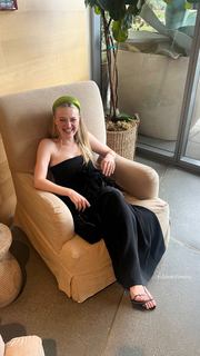 Dakota Fanning feet photo thumbnail
