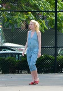 Dakota Fanning feet photo thumbnail