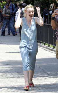 Dakota Fanning feet photo thumbnail