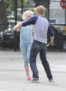 Dakota Fanning feet photo thumbnail