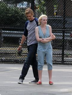 Dakota Fanning feet photo thumbnail
