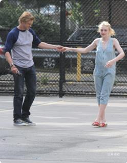 Dakota Fanning feet photo thumbnail