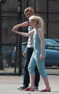 Dakota Fanning feet photo thumbnail