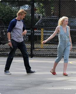 Dakota Fanning feet photo thumbnail