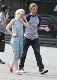 Dakota Fanning feet photo thumbnail
