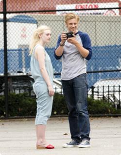 Dakota Fanning feet photo thumbnail